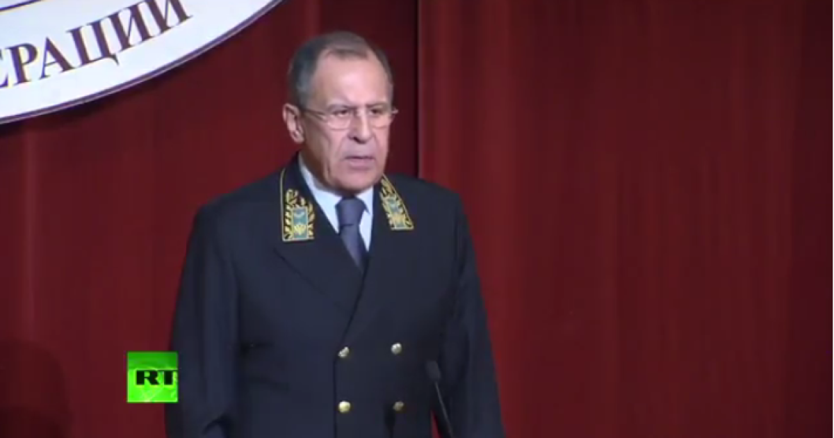 Лавров вслед за Захаровой примерил "садо-мазо" костюм