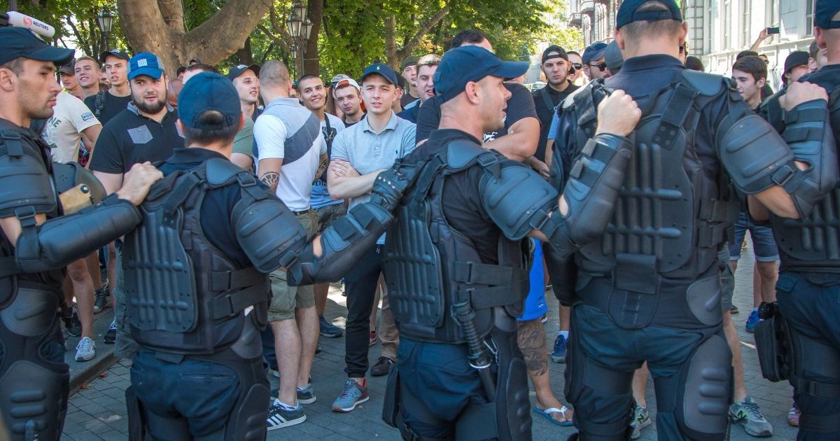 В Одесі гомофоби не змогли побити учасників "Маршу рівності", тож розтрощили будмайданчик