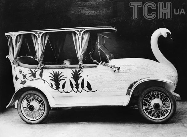 Автомобиль-лебедь / © Getty Images