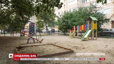 Оголені цвяхи, гострі штирі, діряві гірки: хто відповідає за аварійний стан дитячих майданчиків