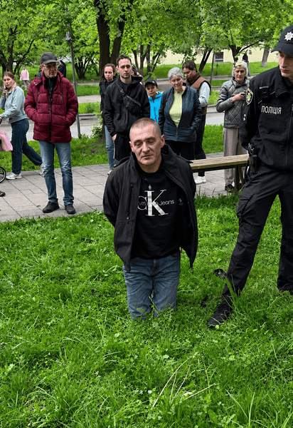 Мужчина, который во Львове взял в заложницы 13-летнюю девочку