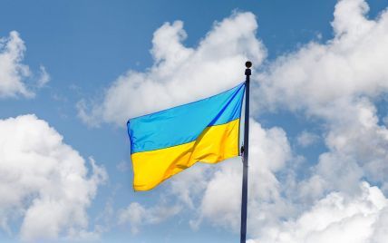 Привітання з Днем героїв 2023 року: картинки українською