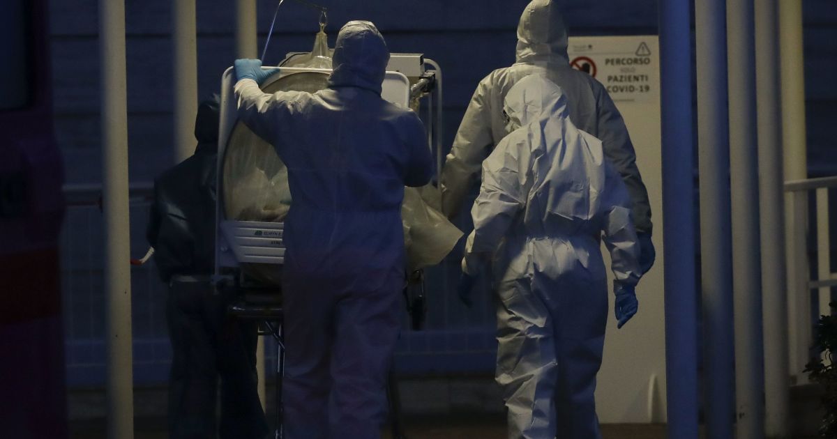 Зростає кількість хворих із ускладненнями, ліжка заповнені на понад 50%: що відомо про коронавірус у Київській області