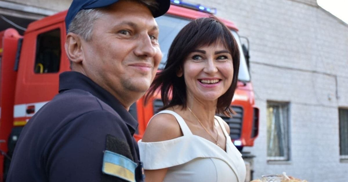Рятувальник з Дніпра, який брав участь у гасінні пожеж в Греції, повернувся додому та з літака одразу пішов під вінець (фото)