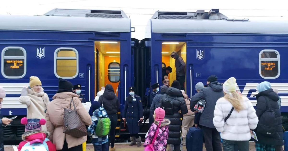 Потяг Маріуполь-Рахів