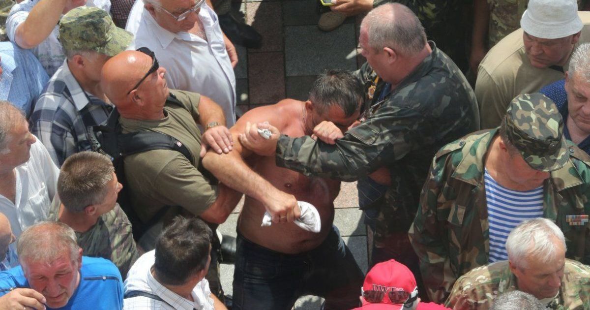 У Києві поліція відкрила справу через сутички під Верховною Радою