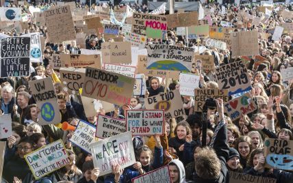 "Мы жарче климата". Бельгию захлестнули экологические протесты подростков