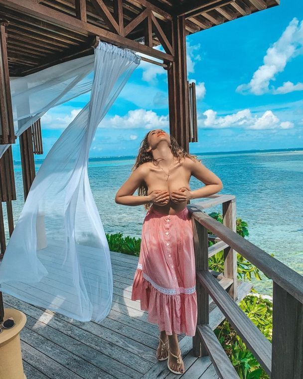  / © instagram.com/achekhova