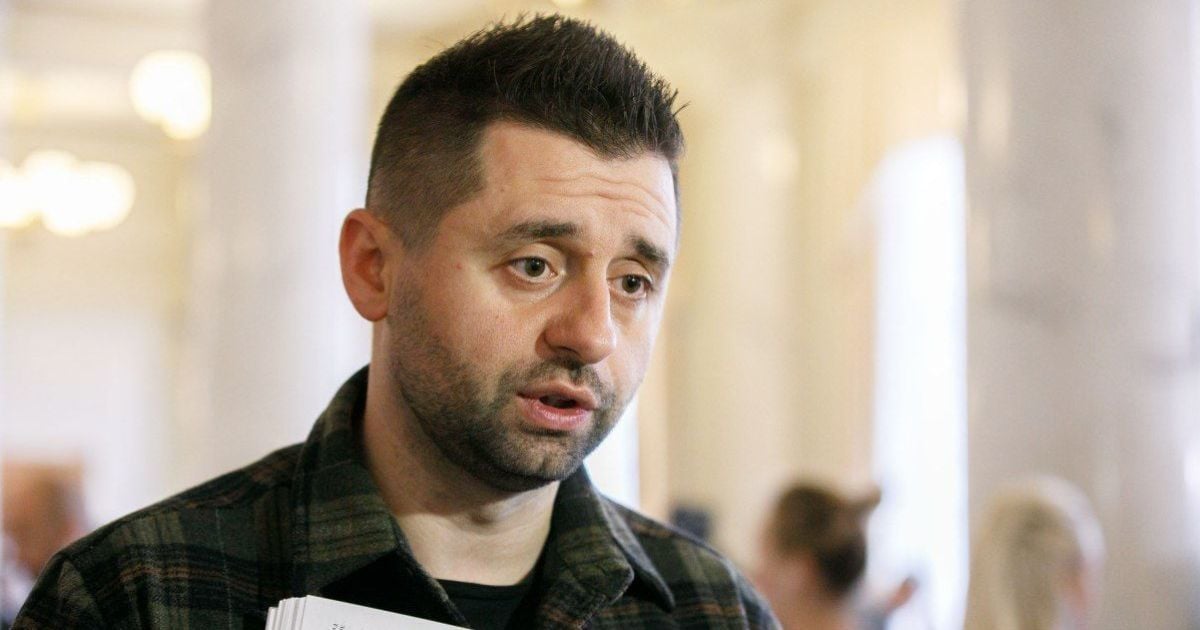 Правительство рассматривает возможность введения "интеллектуального локдауна" в Украине — Арахамия