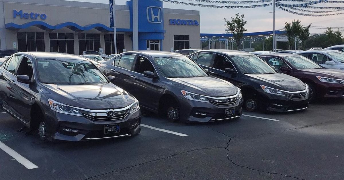 В США воры оставили без колес более 30 новых автомобилей Honda