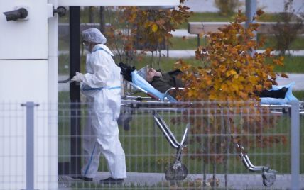 В Украине смертность от коронавируса побила новый рекорд: за сутки умерло более 730 человек