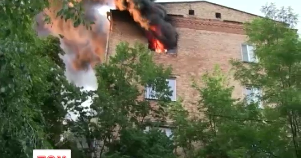 У Києві рятувальники замість гасіння пожежі влаштували душ для перехожих