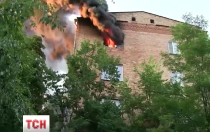 У Києві рятувальники замість гасіння пожежі влаштували душ для перехожих