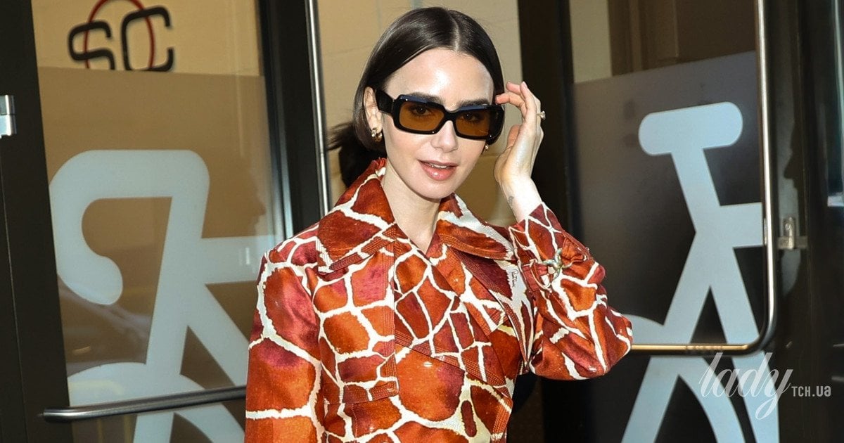 Лілі Коллінз