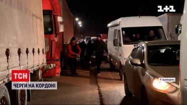 На кордоні з Польщею утворилися довжелезні черги