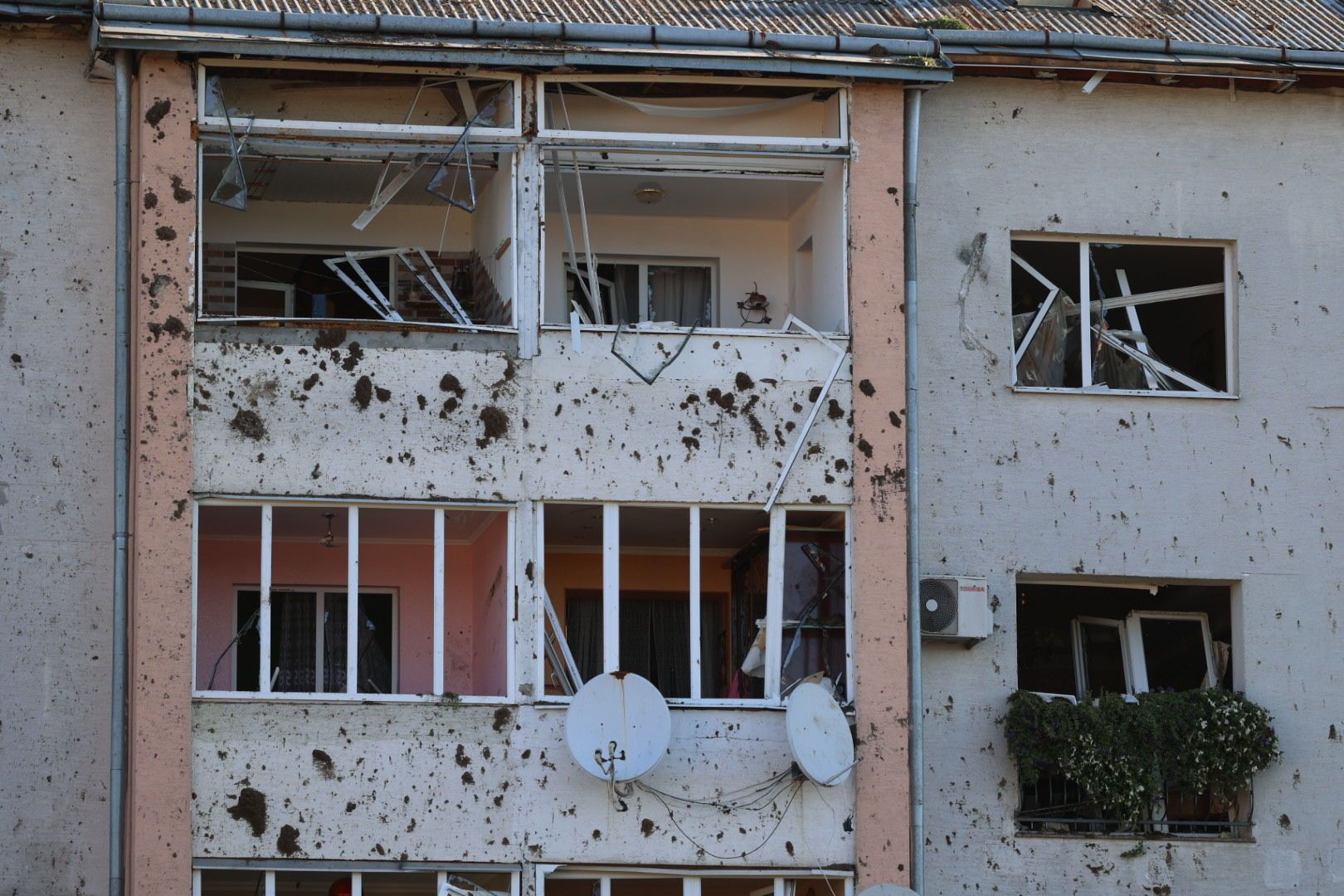 Наслідки ракетного удару по Львову 15 серпня / © facebook/Андрій Садовий