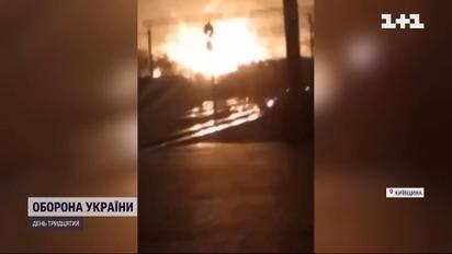 У Васильківському районі пролунали потужні вибухи і спалахнула пожежа