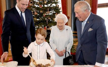 Чотири покоління королівської родини приготували різдвяні пудинги