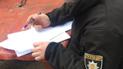 В Запорожье парны избили полицейского за замечание