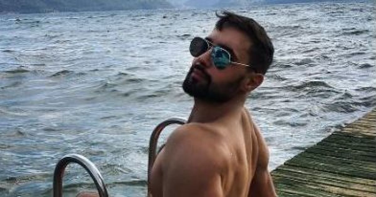 "Нежный, внимательный": Обнаженный Козловский с сердечком на гениталиях объявил о поиске невесты 