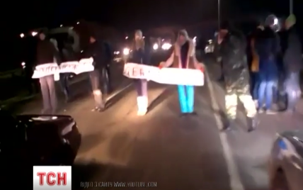 На одесской трассе образовалась 6-километровая пробка: женщины требовали помочь Дебльцево