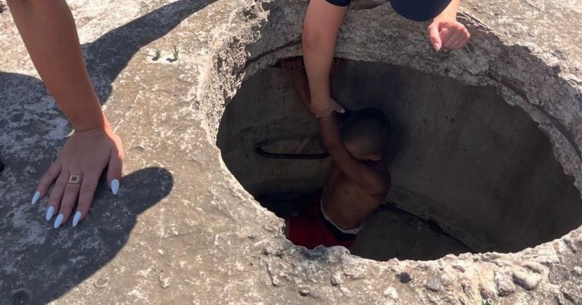 В Пятихатках ювенальные полицейские помогли 11-летнему мальчику выбраться из технического колодца