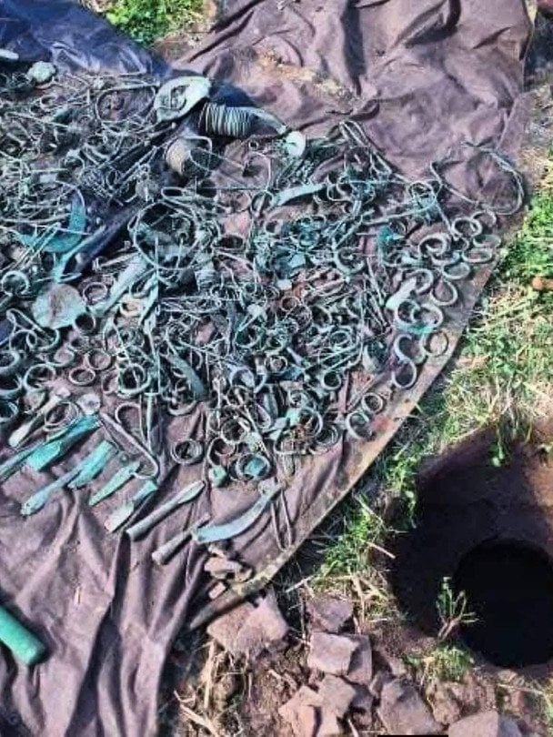 У Чехії виявили один із найбільших скарбів епохи бронзи за останні десятиліття. Фото: Historstore / © соцмережі