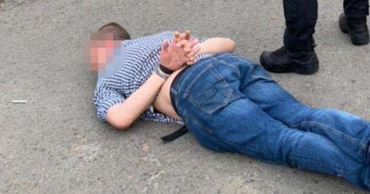 Київський поліціянт збував наркотики