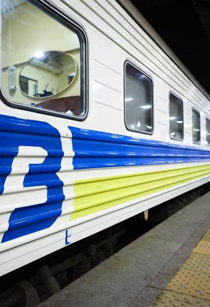 РФ вдарила по залізниці: рух паралізовано, по всій країні сильно затримуються потяги — список