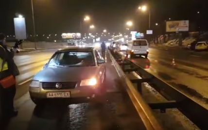 В Киеве авто сбило нацгвардейца, который бросился на помощь пострадавшему в ДТП