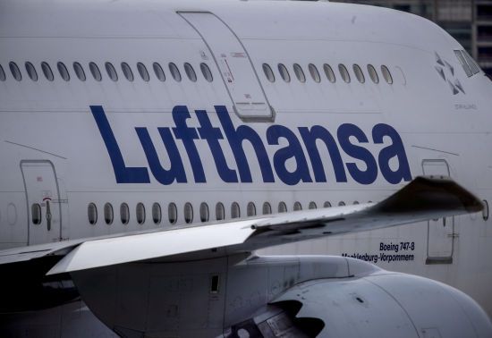 Екіпаж не може залишатись на ніч: Lufthansa змінила графік рейсів до Києва через загрозу нападу РФ