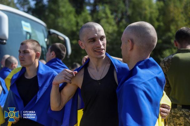 Обмін полоненими у День Незалежності: з’явилися перші фото і відео