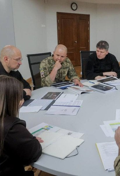 Денис Шмыгаль провел первое совещание в Минобороны