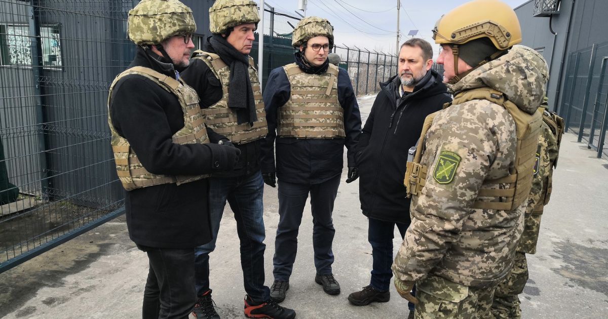 Европейские министры в Станице Луганской/Фото twitter.com/YPerebyinis