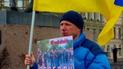 У Росії напали з ножем на активіста, який пікетував з українським прапором 