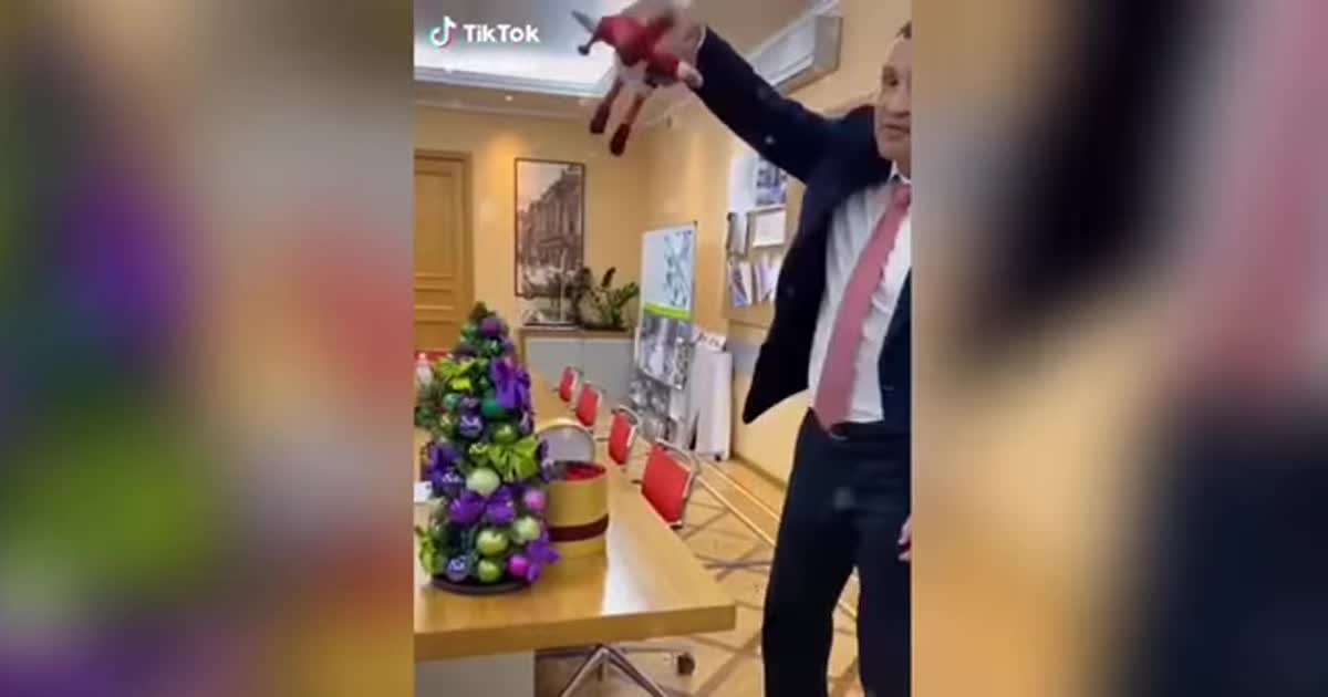 Смешное предпраздничное видео Виталия Кличко в TikTok и прыгающий по мосту кенгуру. Тренды Сети