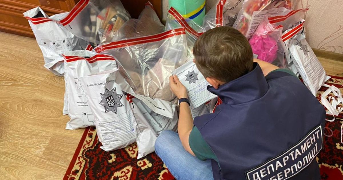 У Києві жінка виготовляла порнографію за участю 5-річної доньки