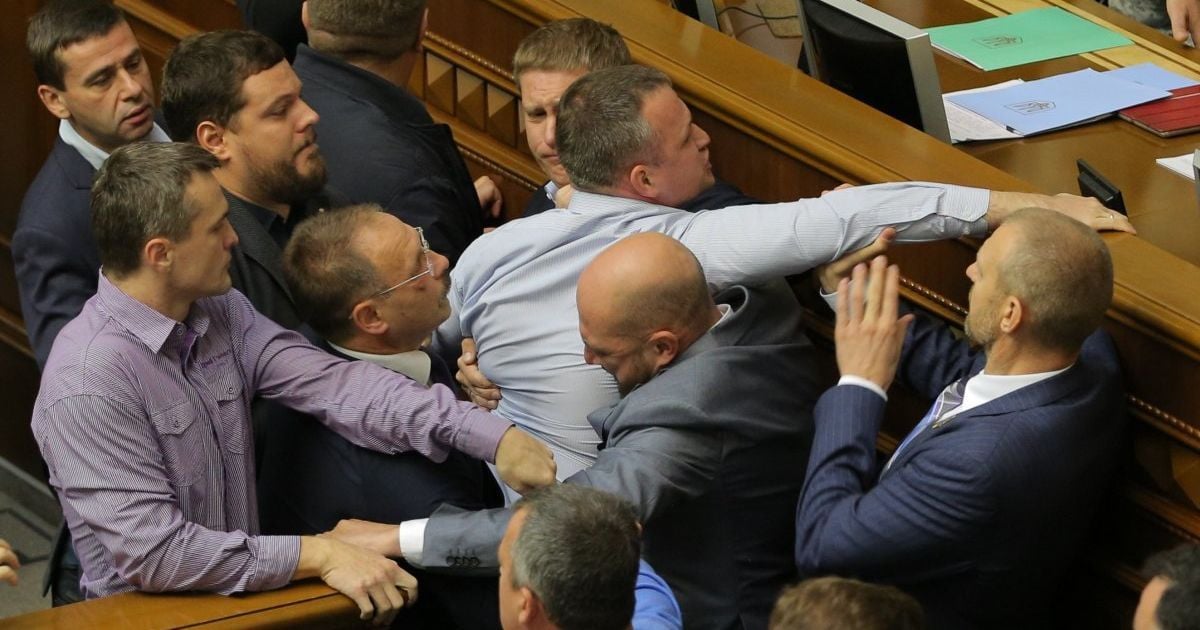 бійка у раді _7 / © УНІАН