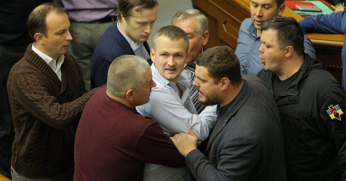 бійка у раді _5 / © УНІАН