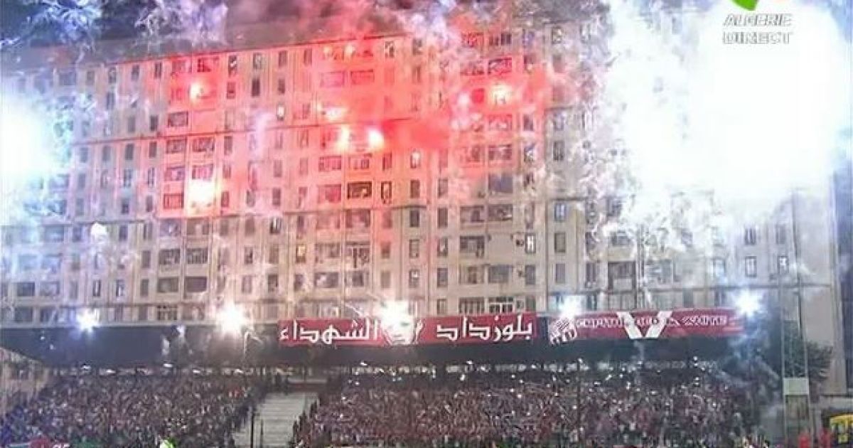 В Алжире фанаты устроили невероятную пиротехническую вечеринку во время матча