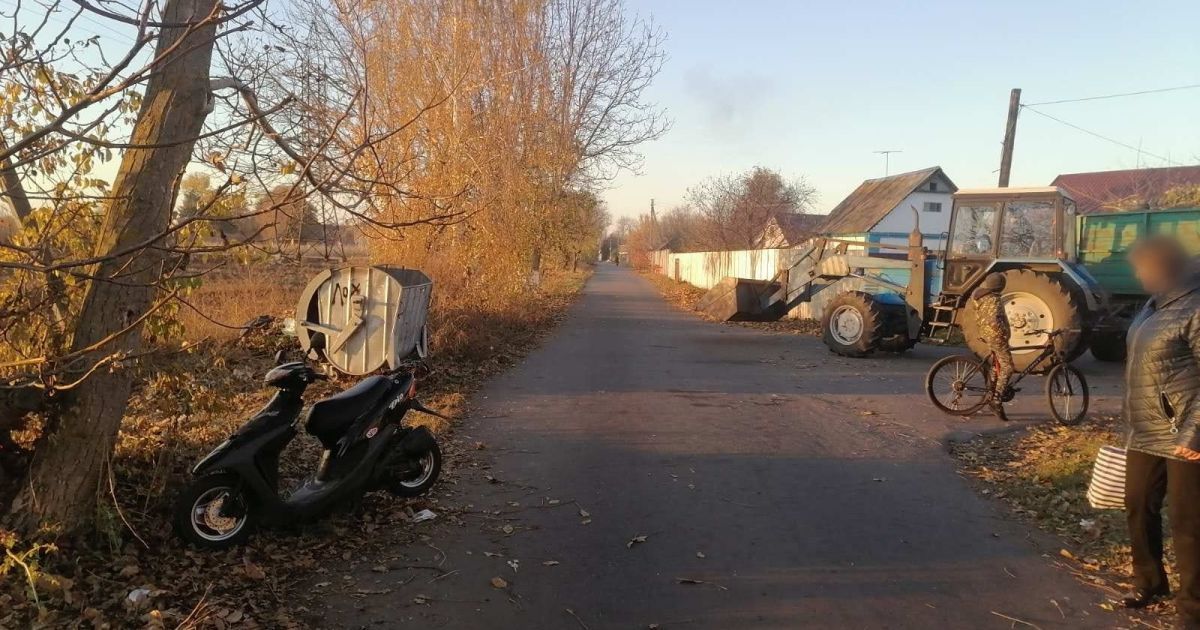 У Київській області зіткнулися трактор і мопед, яким керував 11-річний хлопець / © Поліція Київської області