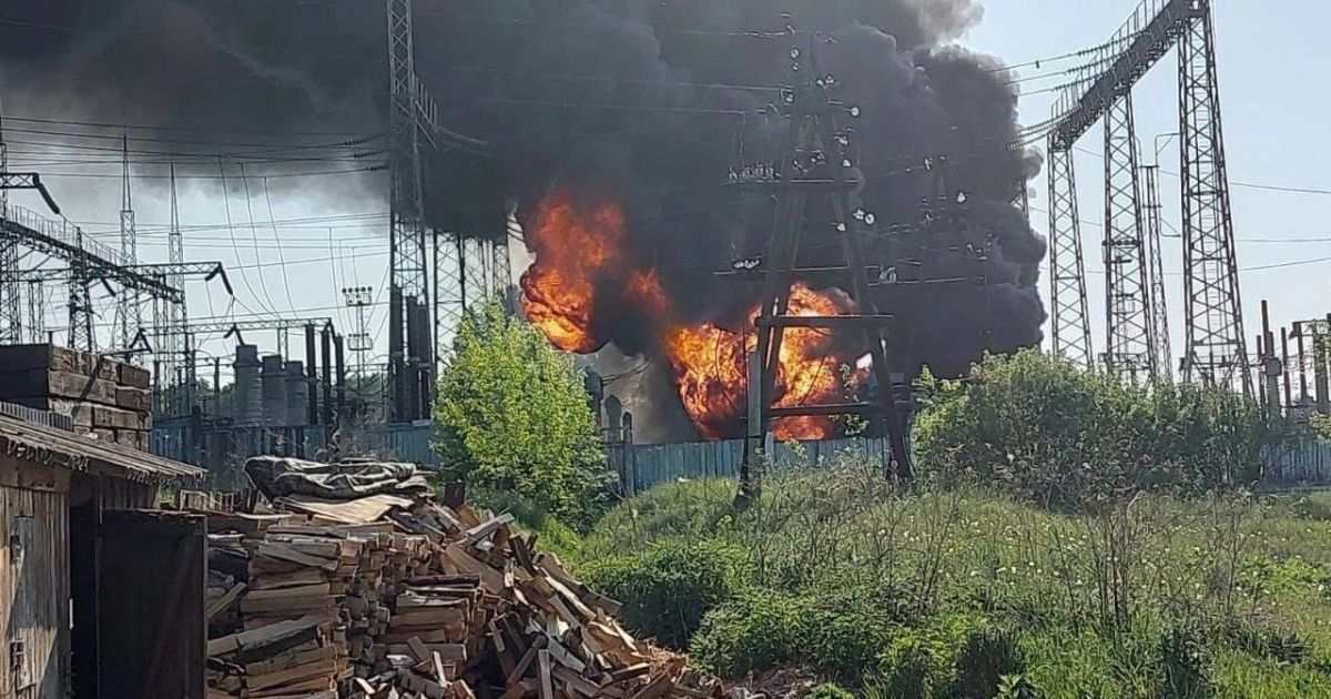 У Росії горить підстанція