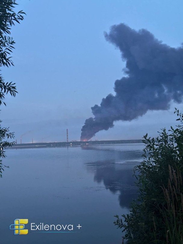 У російському Липецьку після вибухів спалахнула пожежа в районі ТЕЦ (відео)