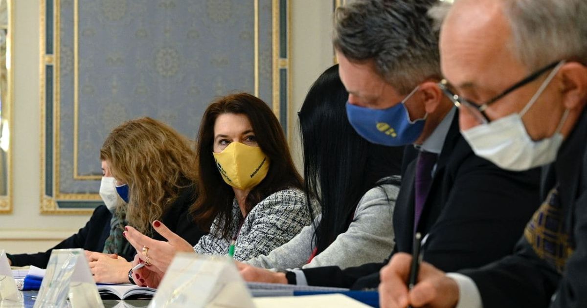 Володимир Зеленський на зустрічі з Анн Лінде / © Сайт президента України