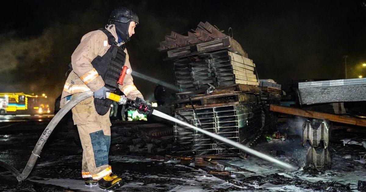 Наслідки обстрілів \ Ілюстративне фото: ДСНС