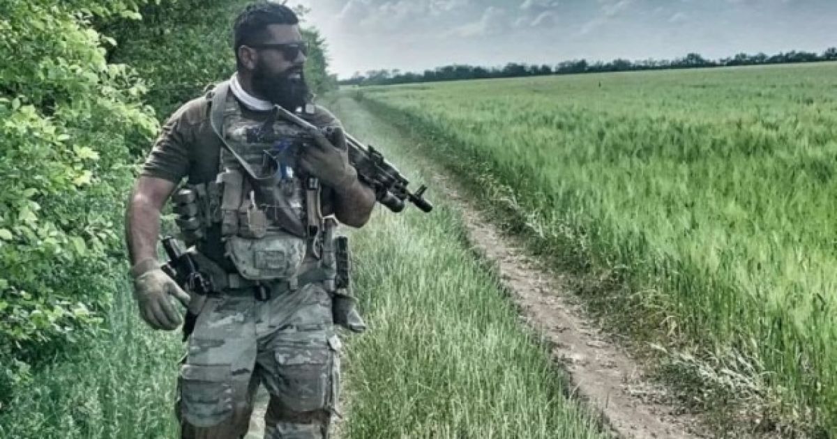 Київ та Обухів прощалися з героєм: загиблого воїна і телеведучого Каріма Гуламова провели в останню путь