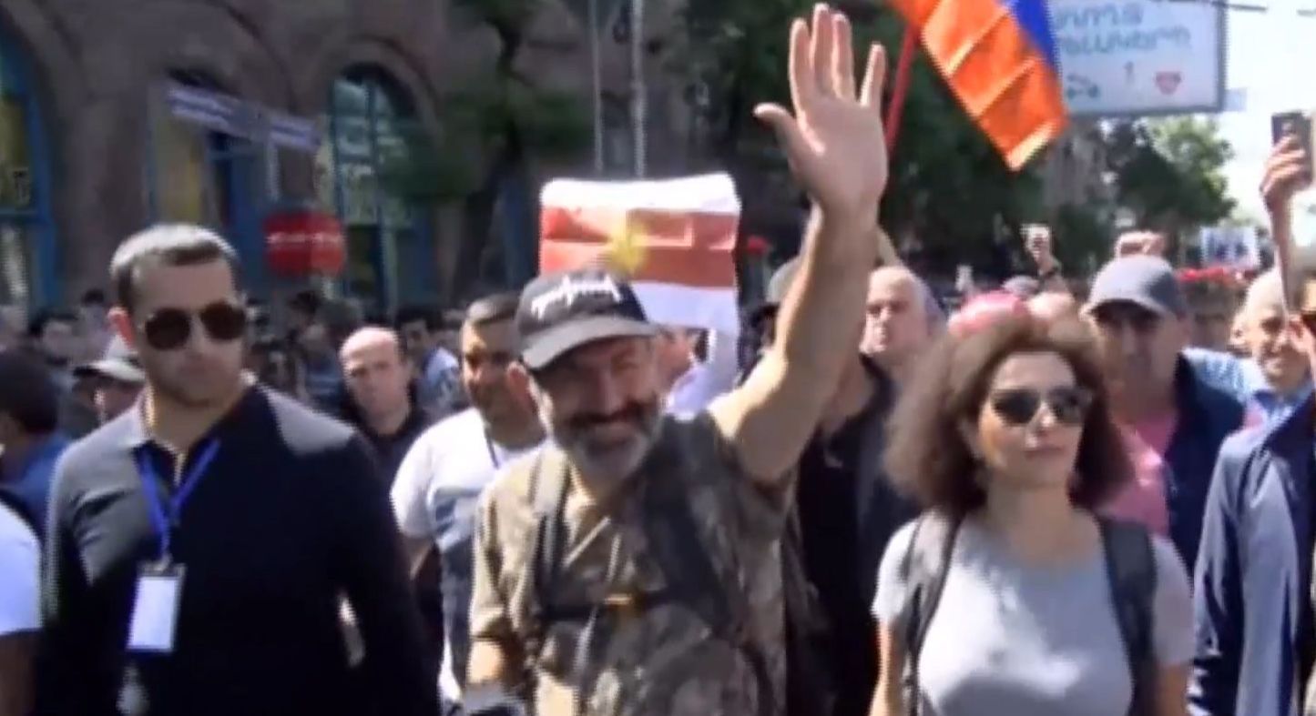 У вірменському парламенті спробують ще раз обрати опозиціонера Ніколу Пашиняна прем'єр-міністром