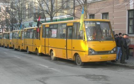 Транспортний колапс у Тернополі: маршрутники страйкують через скасування підвищення вартості проїзду