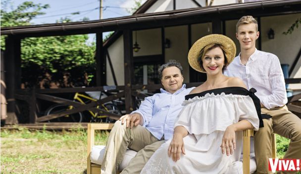 Римма Зюбіна з чоловіком та сином / © viva.ua