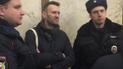 Навального утримують працівники поліції